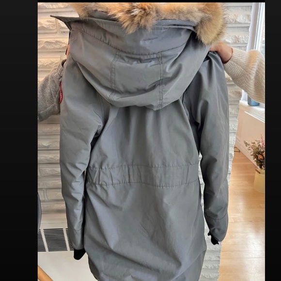 Canada Goose Trillium Parka for women.Grey. Small - Picture 6 of 12